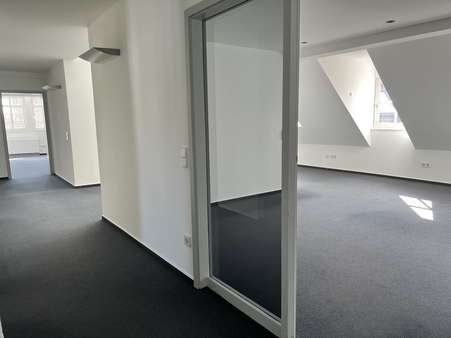 Flur - Bürofläche in 73033 Göppingen mit 236m² mieten