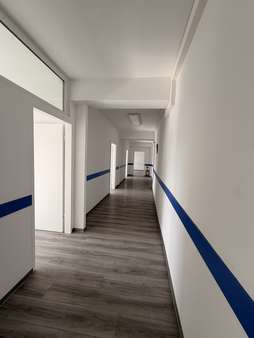 Flur - Bürofläche in 73033 Göppingen mit 230m² mieten