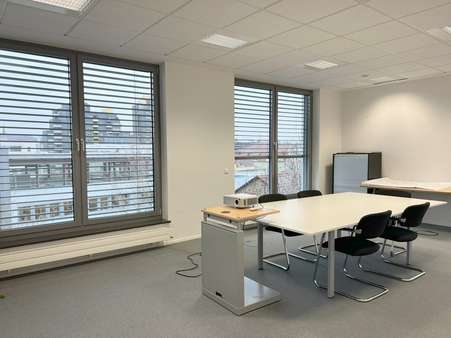 Besprechungsbereich - Bürofläche in 73033 Göppingen mit 245m² günstig mieten