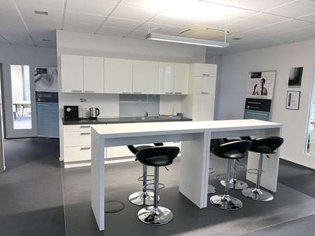 Zentraler Küchenbereich - Bürofläche in 73033 Göppingen mit 245m² günstig mieten