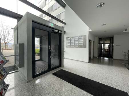 Eingang - Bürofläche in 73033 Göppingen mit 243m² günstig mieten