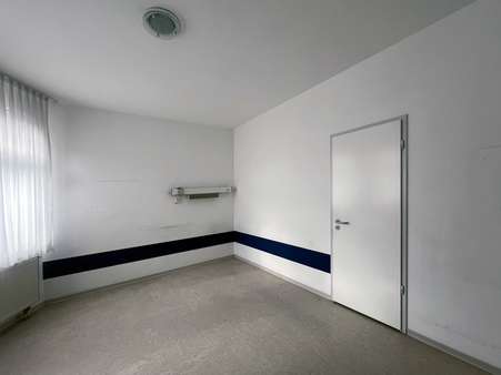 Zimmer 2 Zimmer 2 - Praxis in 73033 Göppingen mit 179m² mieten