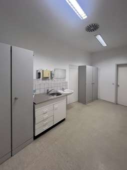 Zimmer 3 Zimmer 3 - Praxis in 73033 Göppingen mit 179m² mieten