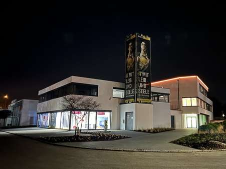 Ansicht night view - Bürohaus in 73066 Uhingen mit 574m² mieten