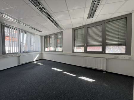 _ Eckbüro - Bürofläche in 73033 Göppingen mit 147m² mieten