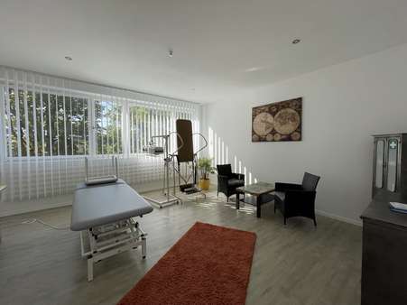 Behandlung - Bürofläche in 72589 Westerheim mit 1800m² kaufen
