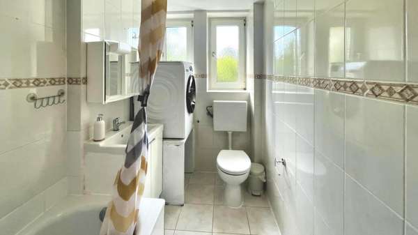 Badezimmer Badezimmer - Etagenwohnung in 77654 Offenburg mit 69m² kaufen