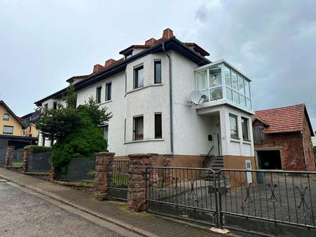 Ansicht von rechts - Einfamilienhaus in 36466 Dermbach mit 140m² kaufen