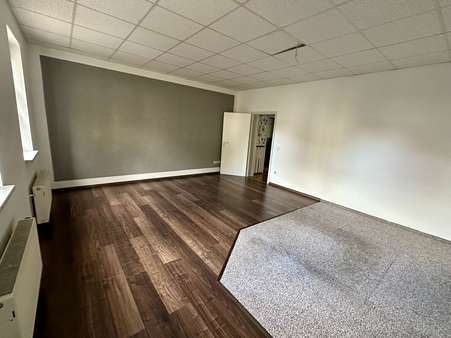 Wohnzimmer - Erdgeschosswohnung in 99817 Eisenach mit 99m² kaufen