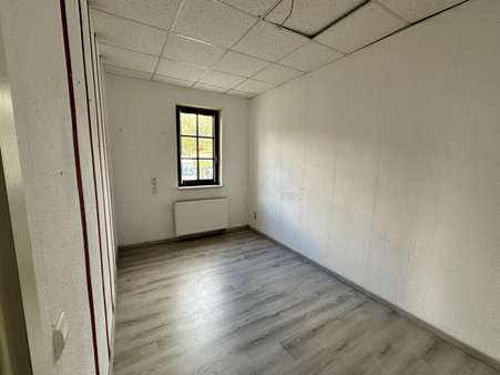 Zimmer - Erdgeschosswohnung in 99817 Eisenach mit 99m² kaufen