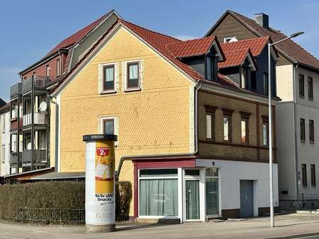 Ansicht von links - Einfamilienhaus in 99817 Eisenach mit 200m² kaufen