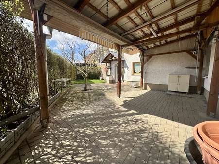 Innenhof mit Überdachung - Einfamilienhaus in 99817 Eisenach mit 200m² kaufen