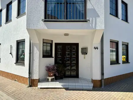 Für Käufer provisionsfrei: Großzügiges, gepflegtes Einfamilienhaus mit Einliegerwohnung