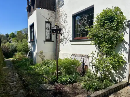 Gepflegtes Einfamilienhaus mit großem Grundstück im Stadtgebiet von Eisenach