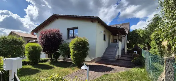 Gepflegtes Doppelhaus in ruhiger Wohnlage !