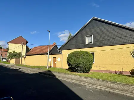 Zwei Landhäuser auf großem Grundstück!  