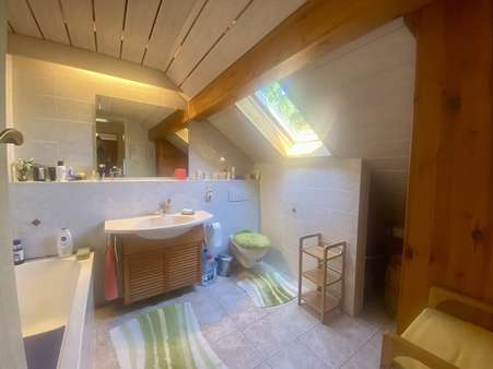 Badezimmer Dachgeschoss Badezimmer Dachgeschoss - Einfamilienhaus in 99848 Wutha-Farnroda mit 102m² kaufen