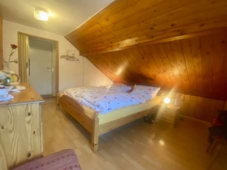 Schlafzimmer Dachgeschoss Schlafzimmer Dachgeschoss - Einfamilienhaus in 99848 Wutha-Farnroda mit 102m² kaufen