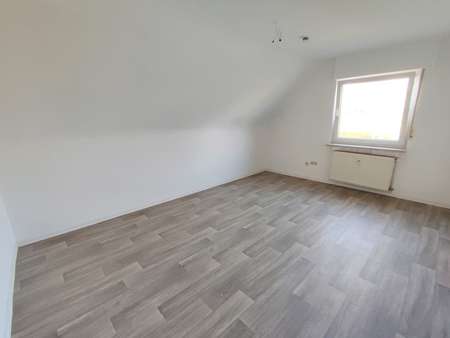 Schlafzimmer - Dachgeschosswohnung in 65474 Bischofsheim mit 95m² kaufen