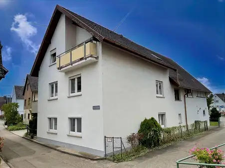 Geräumiges Mehrfamilienhaus in zentraler Lage