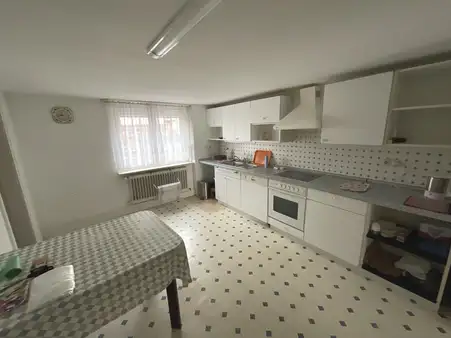 Geräumiges Mehrfamilienhaus in zentraler Lage