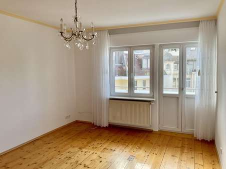 Wohnraum 1 - Etagenwohnung in 76530 Baden-Baden mit 98m² kaufen