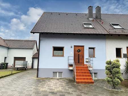 Hausansicht - Doppelhaushälfte in 76706 Dettenheim mit 116m² kaufen
