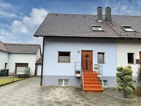 Gut geschnittene Doppelhaushälfte in Dettenheim !
