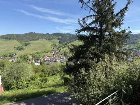Exklusives Zweifamilienhaus am Rande der Weinberge