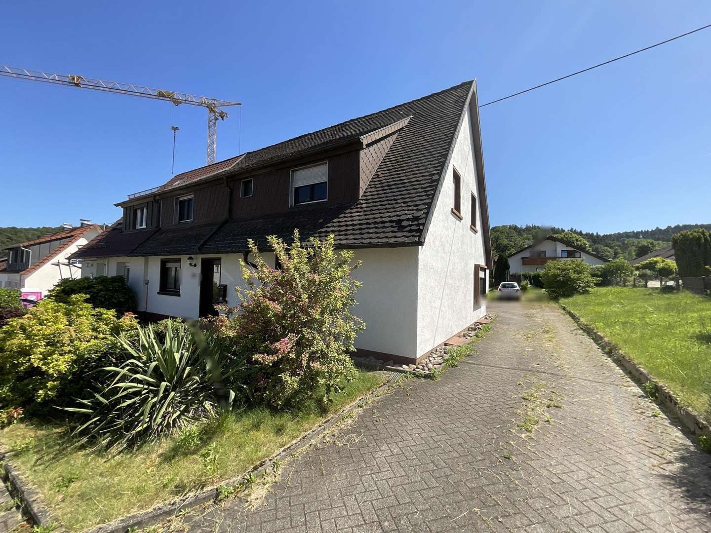 Blick auf die Vorderseite des Hauses - Zweifamilienhaus in 76571 Gaggenau mit 150m² kaufen