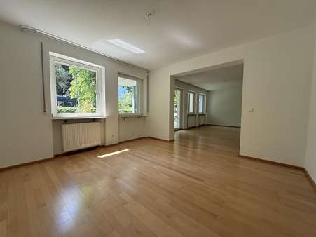 Essen Essen - Erdgeschosswohnung in 76532 Baden-Baden mit 134m² kaufen