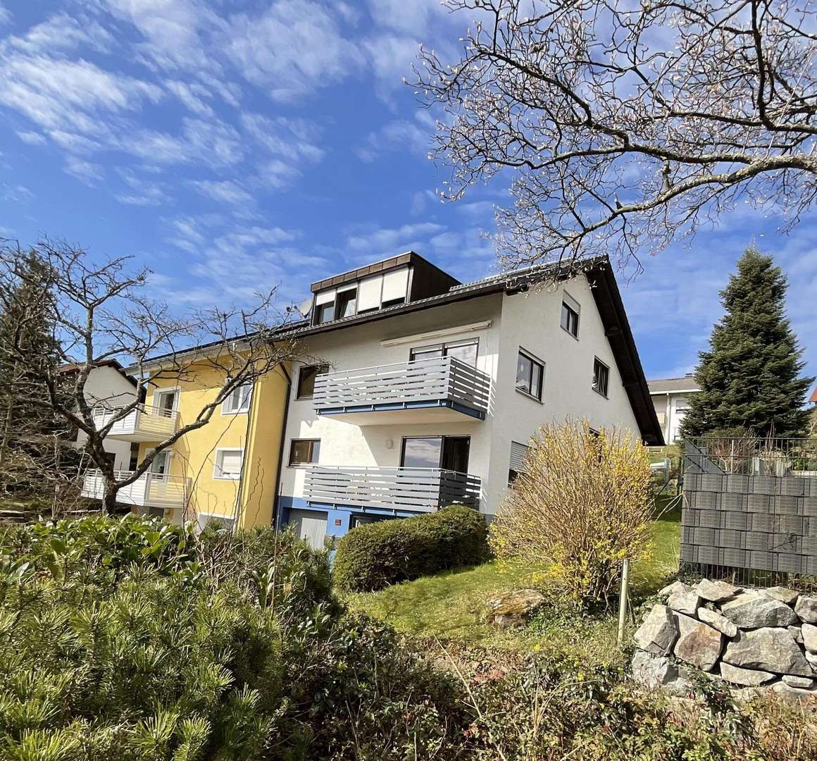 Blick von der Straße - Doppelhaushälfte in 76571 Gaggenau mit 164m² kaufen