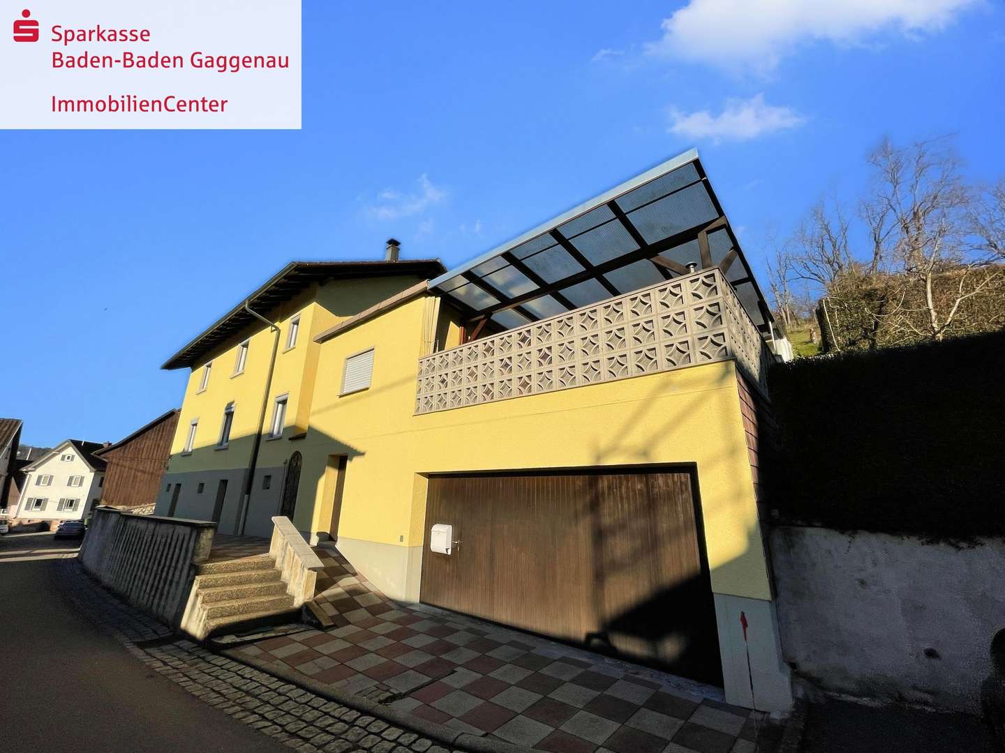 Vorderseite Haus - Zweifamilienhaus in 76571 Gaggenau mit 152m² kaufen