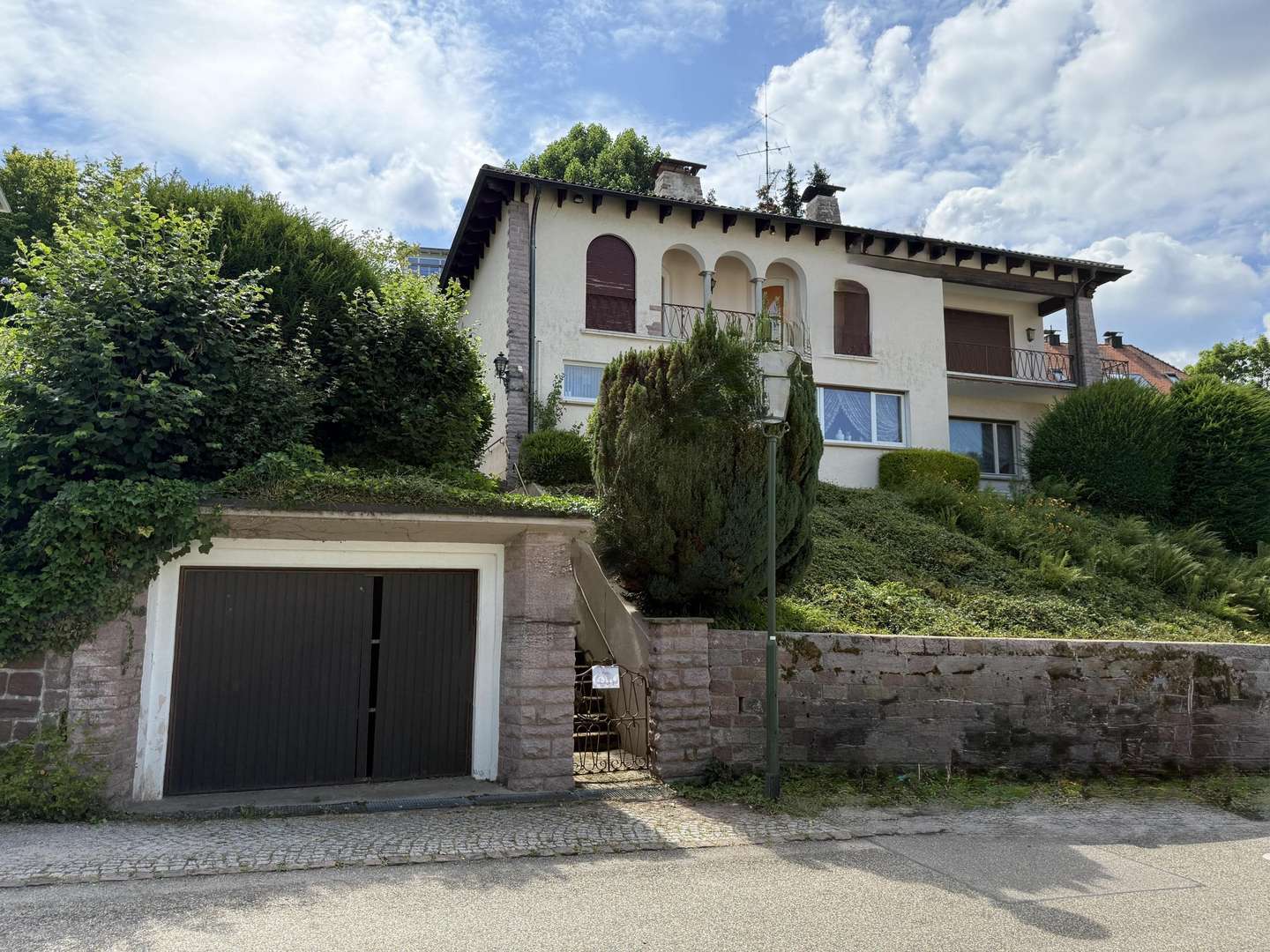 Außenansicht Außenansicht - Einfamilienhaus in 76530 Baden-Baden mit 220m² kaufen