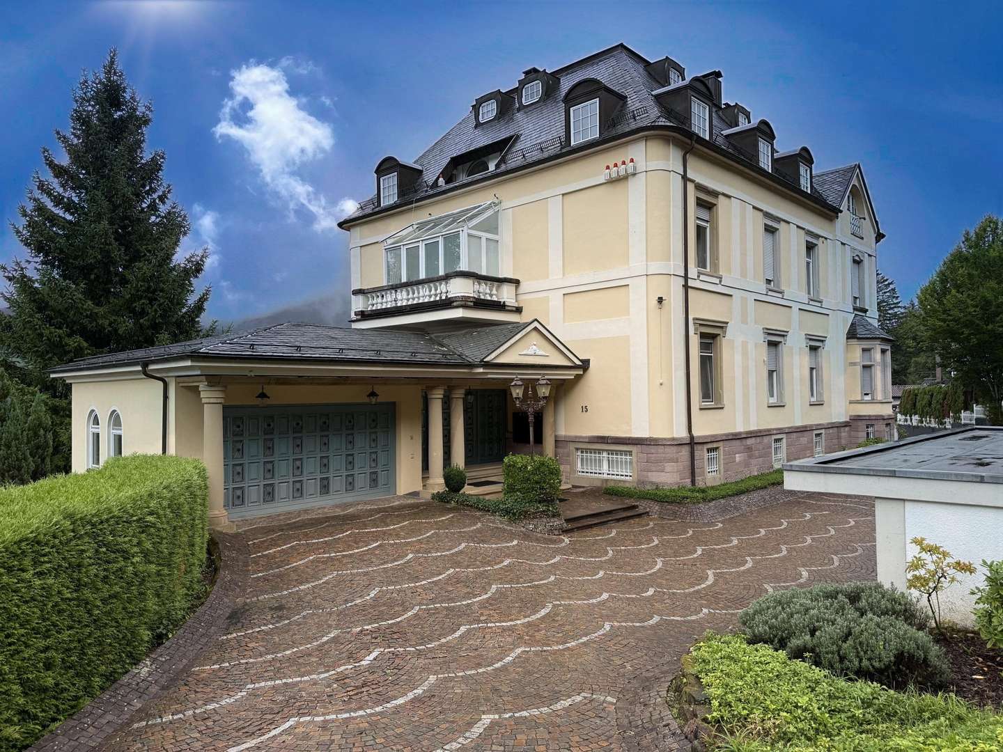 Außenansicht Außenansicht - Etagenwohnung in 76534 Baden-Baden mit 215m² kaufen