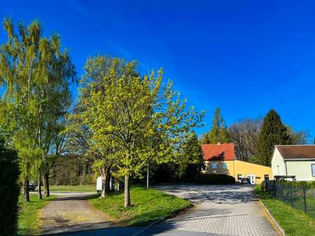 Zufahrt und Parkplatz - Einfamilienhaus in 01904 Ringenhain mit 74m² kaufen