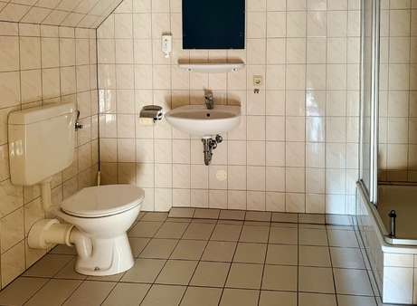 Bad in Wohnung - Büro in 01904 Neukirch mit 3177m² kaufen