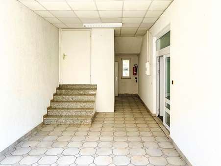 Treppenhaus in der Mitte des Gebäudes - Praxishaus in 01877 Bischofswerda mit 473m² kaufen
