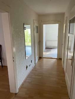 Korridor EG - Zweifamilienhaus in 01109 Dresden mit 139m² günstig kaufen