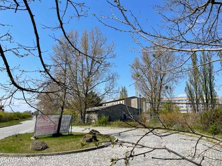 Bestandsgebäude von Südost - Grundstück in 02977 Hoyerswerda mit 11402m² kaufen