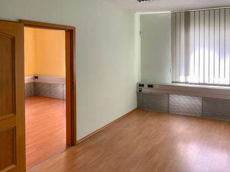 Büro im Flachbau auf West (1) - Büro in 01127 Dresden mit 1140m² kaufen