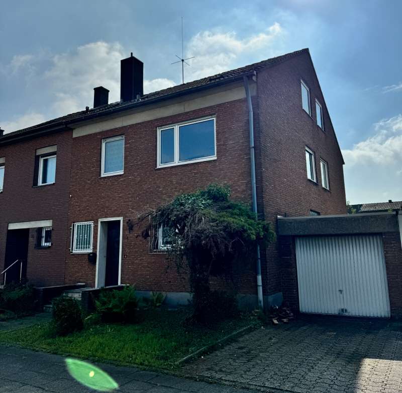 Vorderansicht - Doppelhaushälfte in 51061 Köln - Höhenhaus mit 201m² kaufen