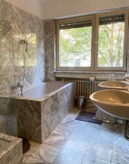 Badezimmer - Etagenwohnung in 50677 Köln Neustadt-Süd mit 118m² kaufen
