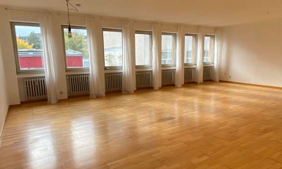 Wohnzimmer - Etagenwohnung in 50677 Köln Neustadt-Süd mit 118m² kaufen