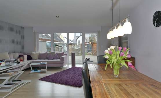 Wohnzimmer - Reihenendhaus in 53347 Alfter - Oedekoven mit 132m² kaufen