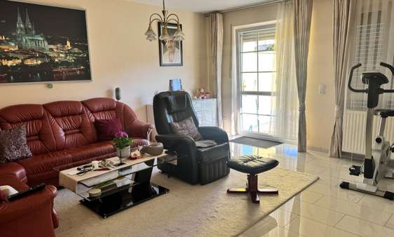Wohnzimmer - Doppelhaushälfte in 53859 Niederkassel - Ranzel mit 125m² kaufen