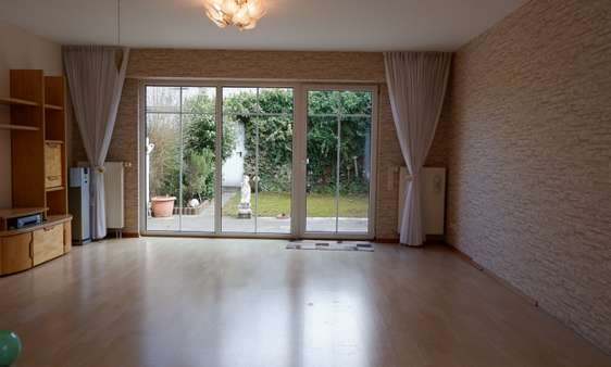 Wohnzimmer - Doppelhaushälfte in 53859 Niederkassel - Lülsdorf mit 110m² kaufen