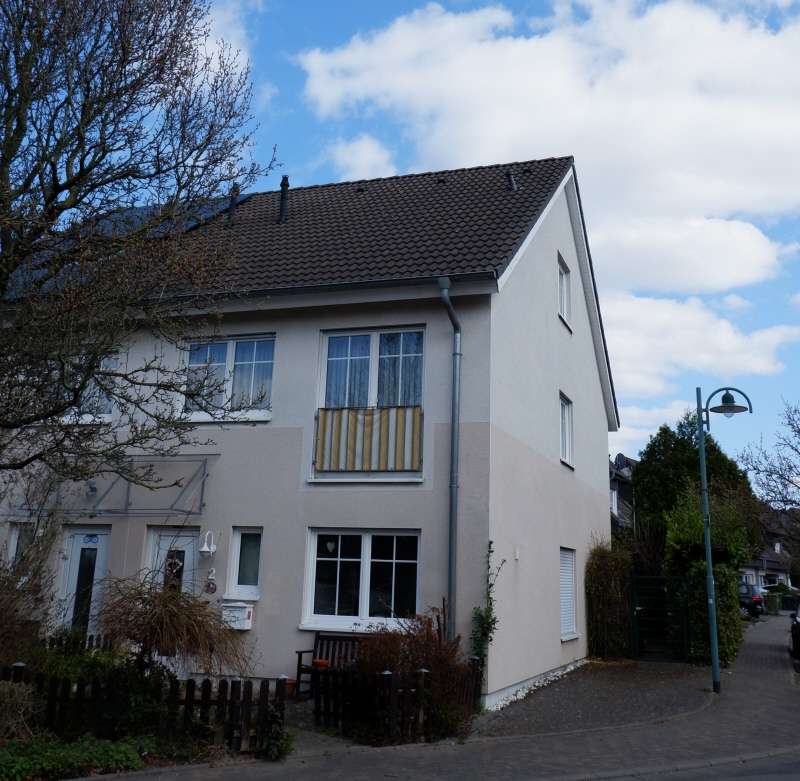Vorderansicht - Doppelhaushälfte in 53859 Niederkassel - Lülsdorf mit 110m² kaufen