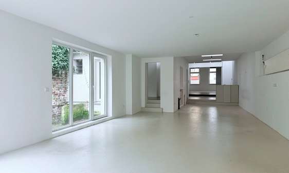 Wohnraum Erdgeschoss - Mehrfamilienhaus in 51103 Köln - Kalk mit 393m² als Kapitalanlage kaufen