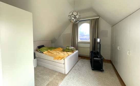 Schlafbereich Spitzboden - Etagenwohnung in 53842 Troisdorf - Spich mit 100m² als Kapitalanlage kaufen